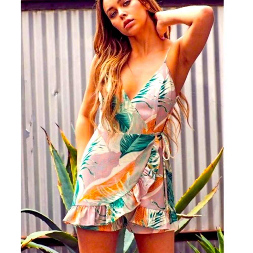Sz M blue blush tropical 🏝️ ruffle romper